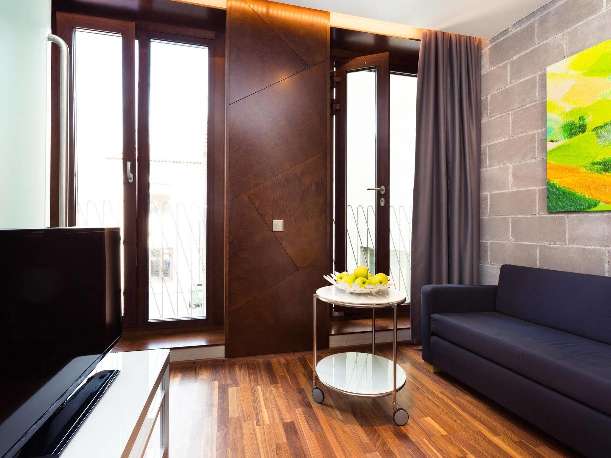 Konrad Old Town Aparthotel Тарту Екстер'єр фото